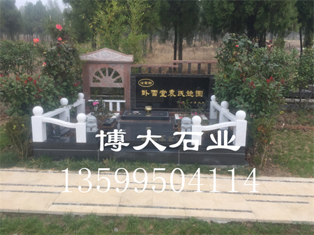 草坪墓墓碑石材的隐蔽式设计特点 草坪墓墓碑石材的隐蔽式设计特点